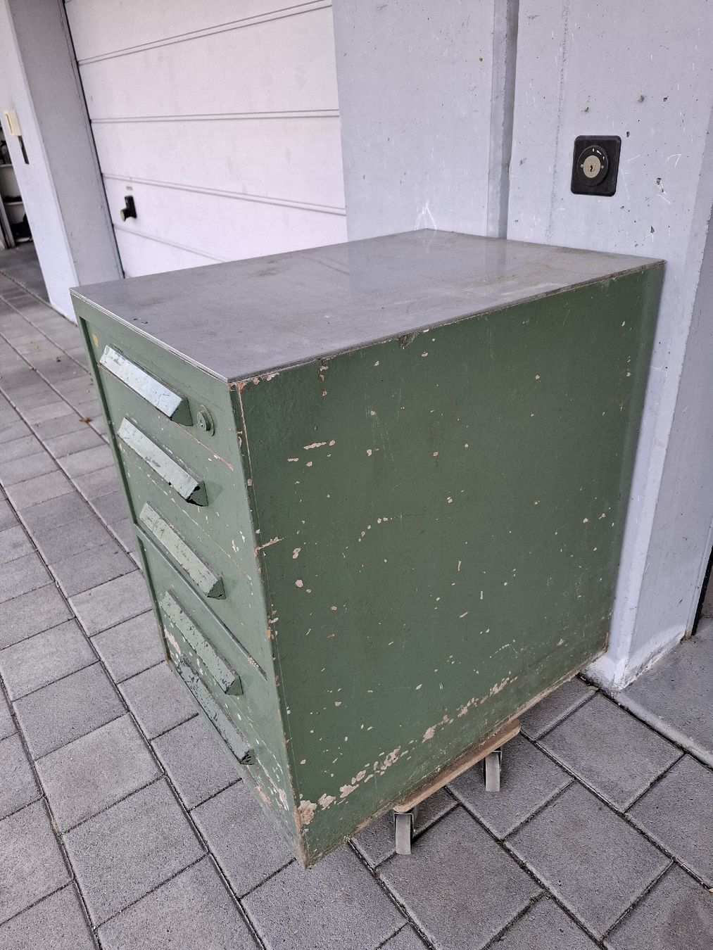 Werkbänke: Schubladenstock aus Holz – Gebraucht aus Grosswangen von fesch01 1