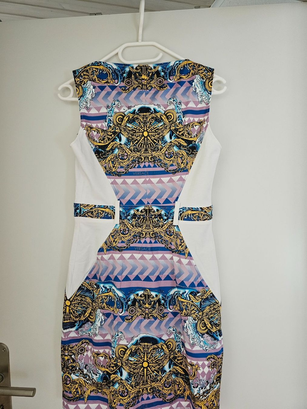 Versace Vestiti: Etui-Kleid von Versace Jeans Gr 36 – Nuovo (secondo la descrizione) da Rheineck venduto da aron012 1