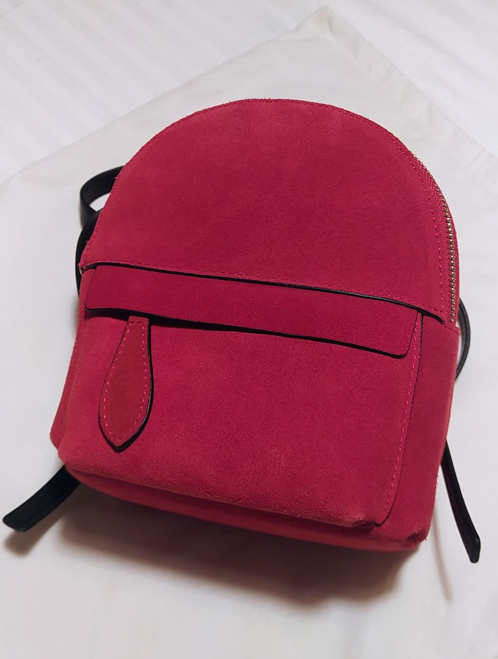 Zaini: Red Suede Mini Backpack – Nuovo (secondo la descrizione) da Basel venduto da beg_6v7r