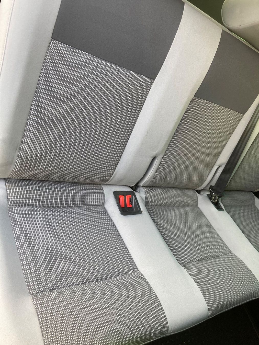 Tutti pezzi di ricambio auto: Sitzbank VW T5 , T6 , – Usato da Emmen venduto da 166500 2