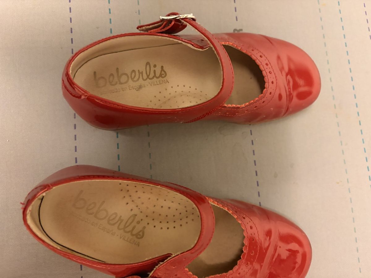 Schuhe für Mädchen: Lackleder Ballerinas 28 – Gebraucht aus Basel von RausindieNatur