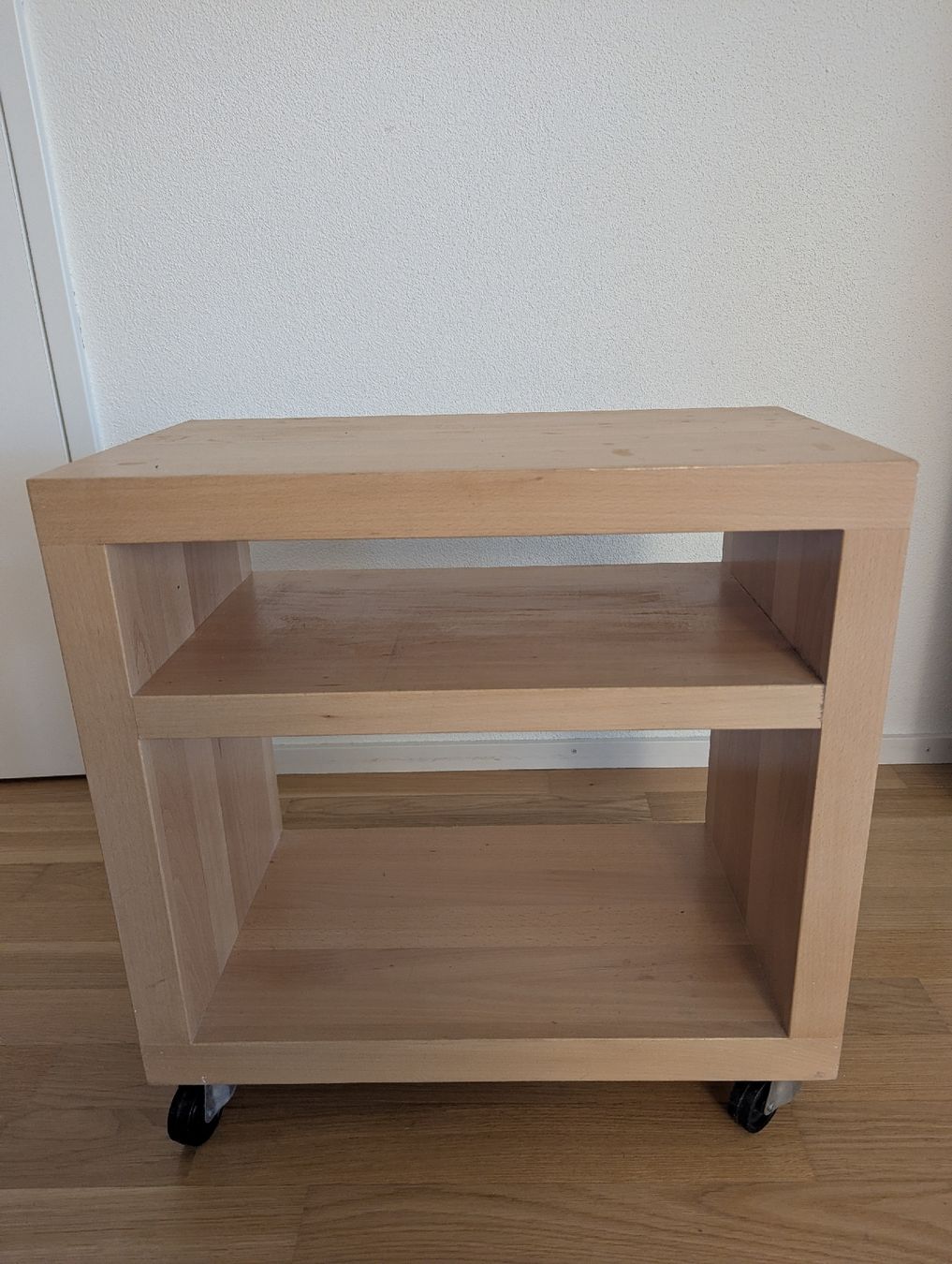 Banconi: Rollen - Beistelltisch aus Holz – Usato da Zürich venduto da ver_zgf7 2