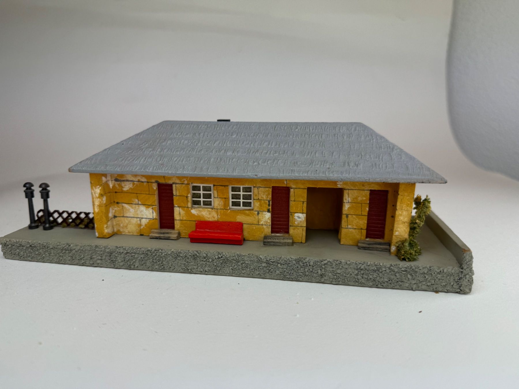 Faller Modelleisenbahnen: Faller Bahnhof Nr 104 Fertigmodell – Gebraucht aus Elm von Wikmtz