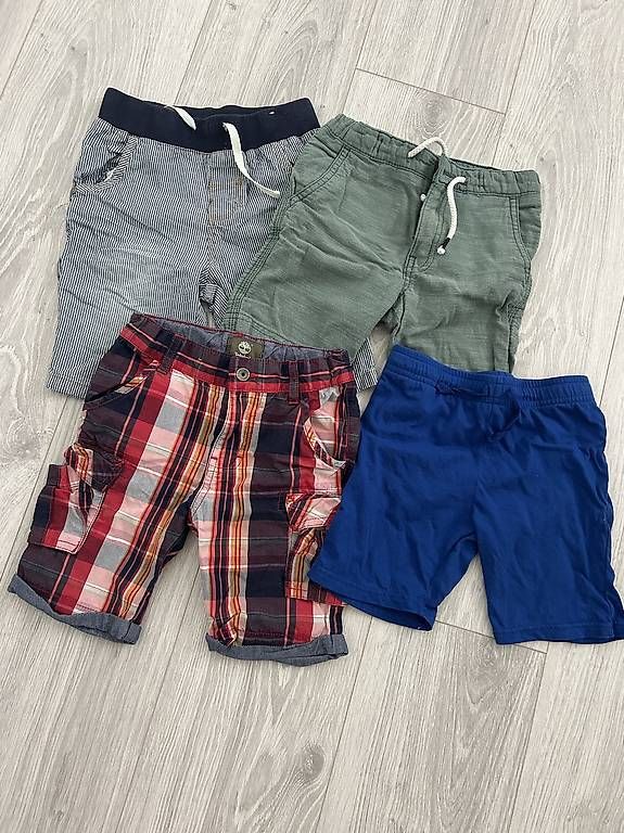 Pantaloni: Kinder Shorts Grösse 110 116 – Usato da Winterthur venduto da Snooki