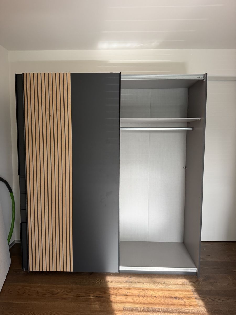 Armadi: Moderner Kleiderschrank – Usato da Winkel venduto da my19 2