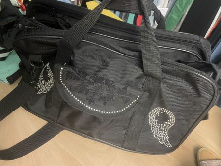 Schwarze Wickeltasche mit Strass-Motiven Neu