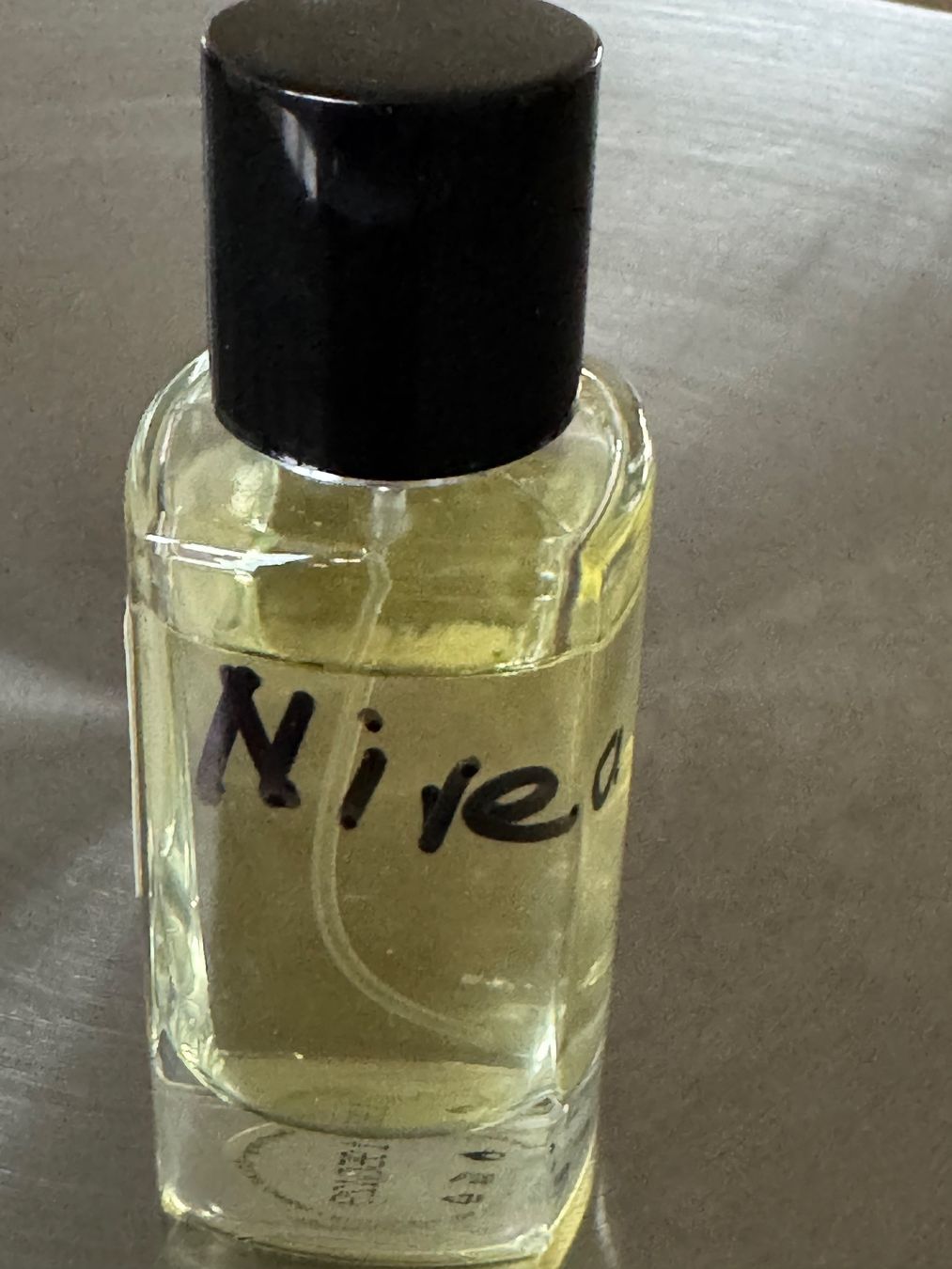 Profumi & Eau de Toilette: Eclat, N° 910 – Usato da Baden venduto da gracielapiru 1
