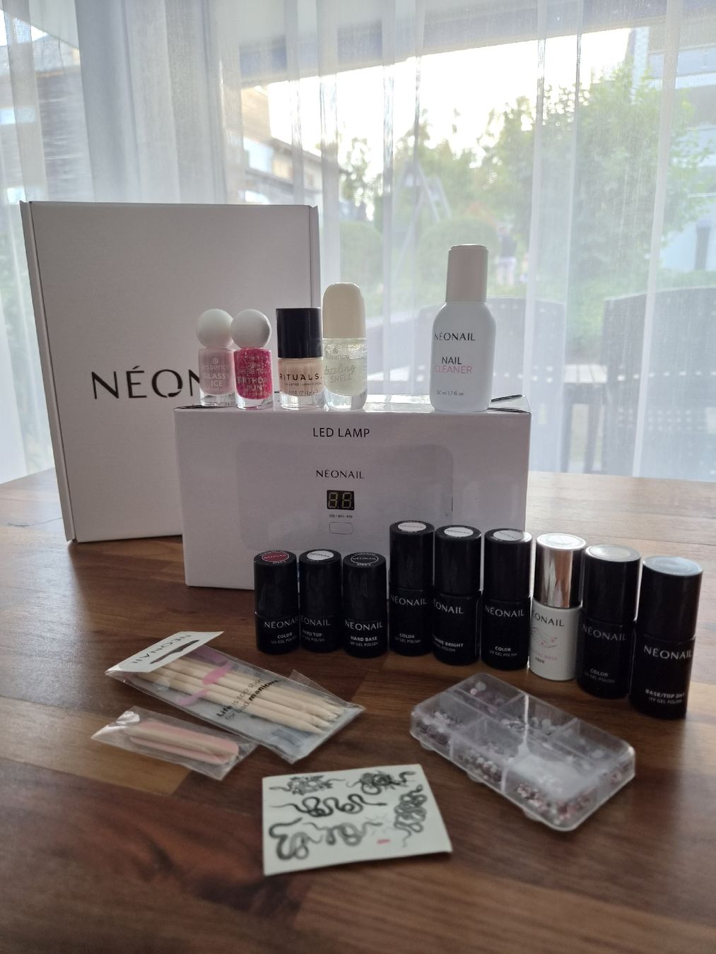 Shellac Nagellack: Neonail set – Gebraucht aus Bülach von Recherchieren