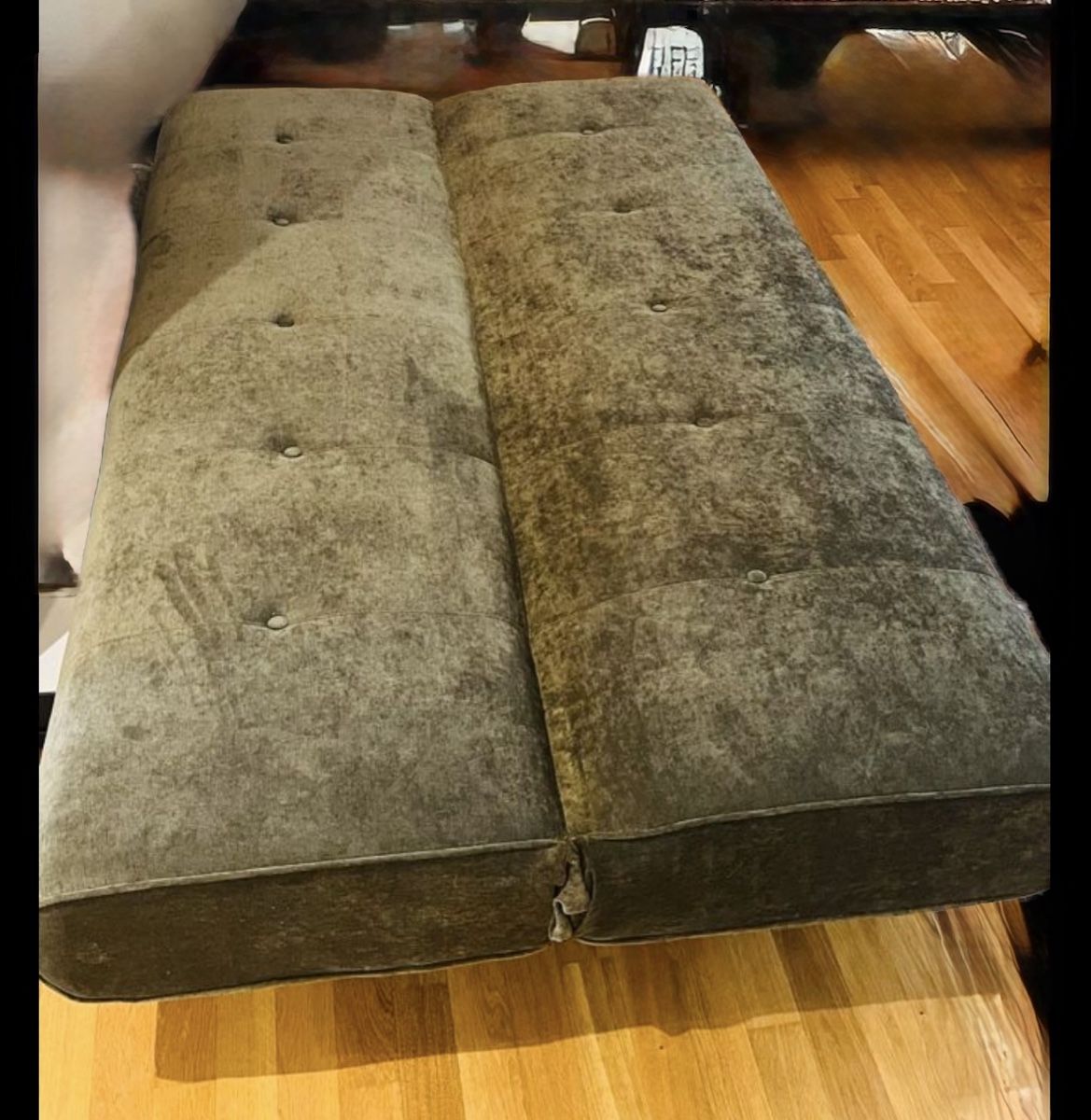 Divani: Schlafsofa aus moosgrünem Samt, gebraucht – Usato da Winterthur venduto da ninanill 1