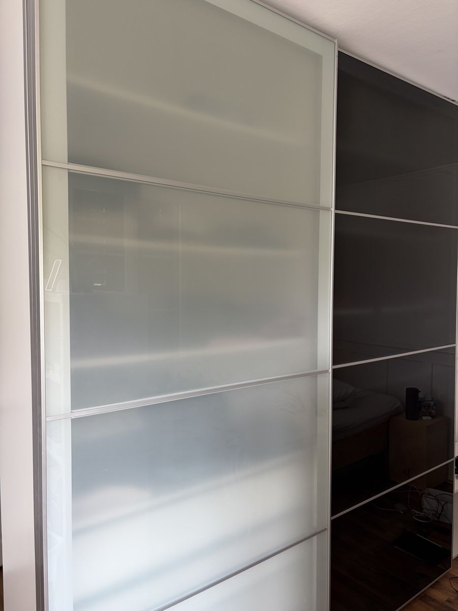 Ikea Armadi: IKEA PAX Schrank mit Schiebetüren  200x236 – Usato da Herisau venduto da Tschibi69