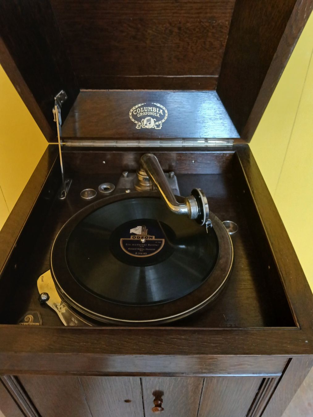 Columbia Giradischi: Columbia Grammophon Antique Phonograph – Usato da Scherz venduto da dref 4