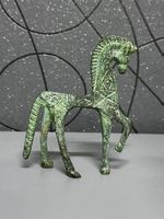 Dekorative Metallfigur mit grüner Patina, antik wirkend. Alt