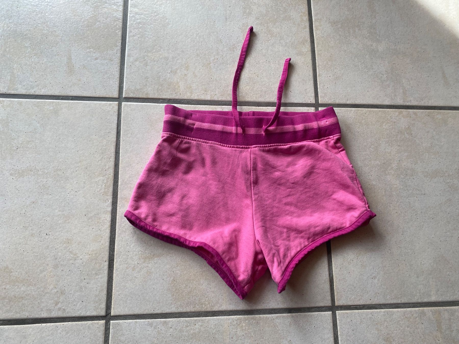 Hosen: Short 140 KIDS fuchsia – Gebraucht aus Orpund von Mary8972 2