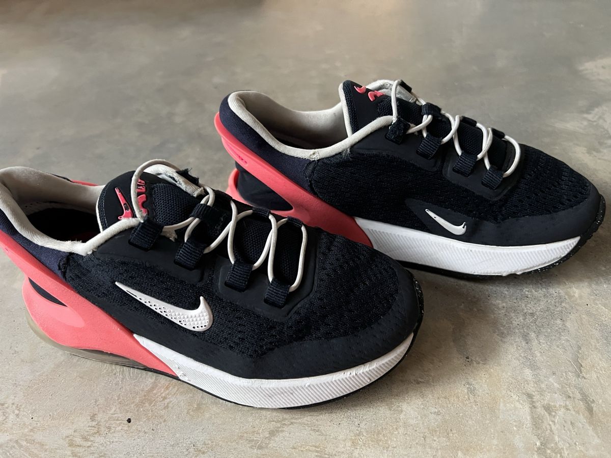 Nike Chaussures garçon: Nike Kinder Turnschuhe Gr.30 Sneaker – D'occasion à Eglisau par yd55 1