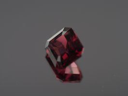Natural Rhodolite Garnet 2.74ct Purple - Incl. Certificate