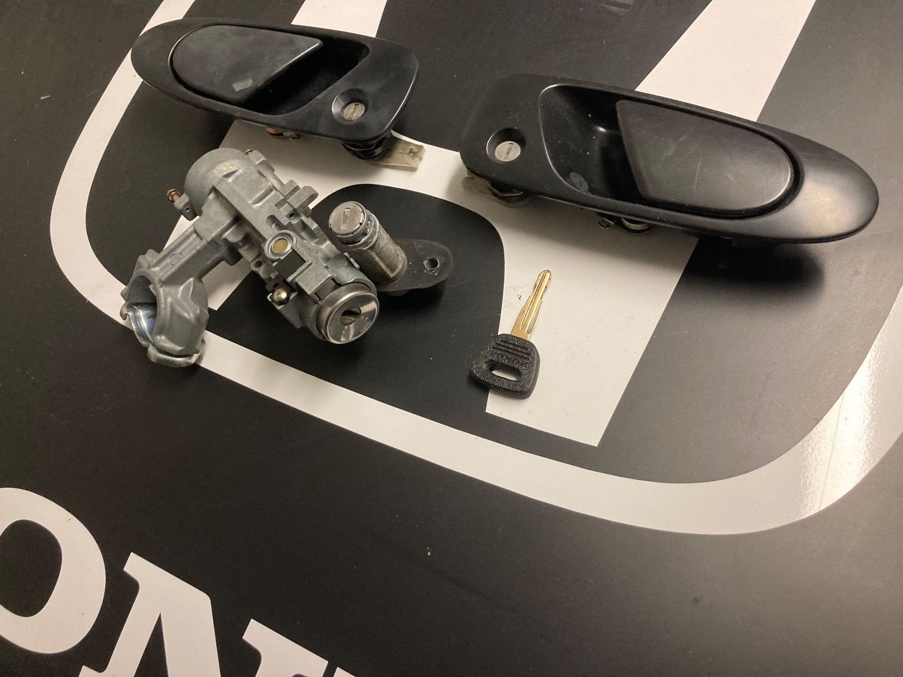 Honda Tutti pezzi di ricambio auto: Schlosssatz Honda CRX Del Sol – Usato da Camorino venduto da Vasal