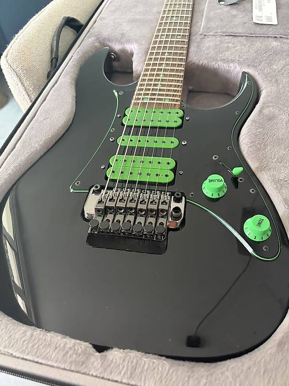 Ibanez Strumenti musicali: Ibanez UV70P – Usato da Bätterkinden venduto da Lucasc 1