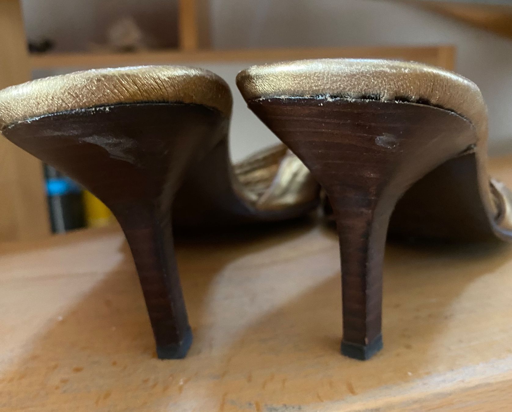 Damenschuhe: Damen Sandale Leder Goldfarbig 39 – Gebraucht aus Russikon von Honolulu-2019 1