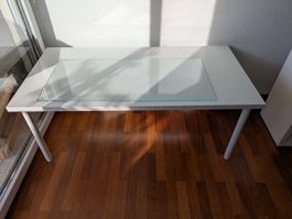 Ikea Schreibtisch fast wie neu, kaum Gebrauchsspuren