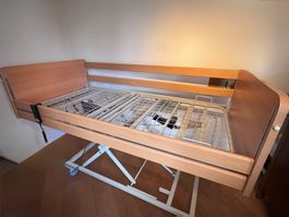 AKS Pflegebett elektrisch 90x200cm, Neuwertig