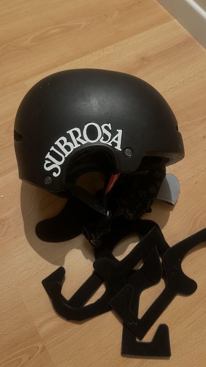 Caschi: Helm – Usato da Oberwil b. Zug venduto da jer_k6v2