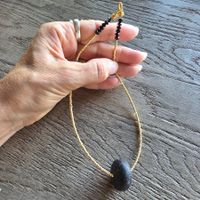 🐸 ONYX NATURSTEIN KETTE MIT GOLDPERLEN