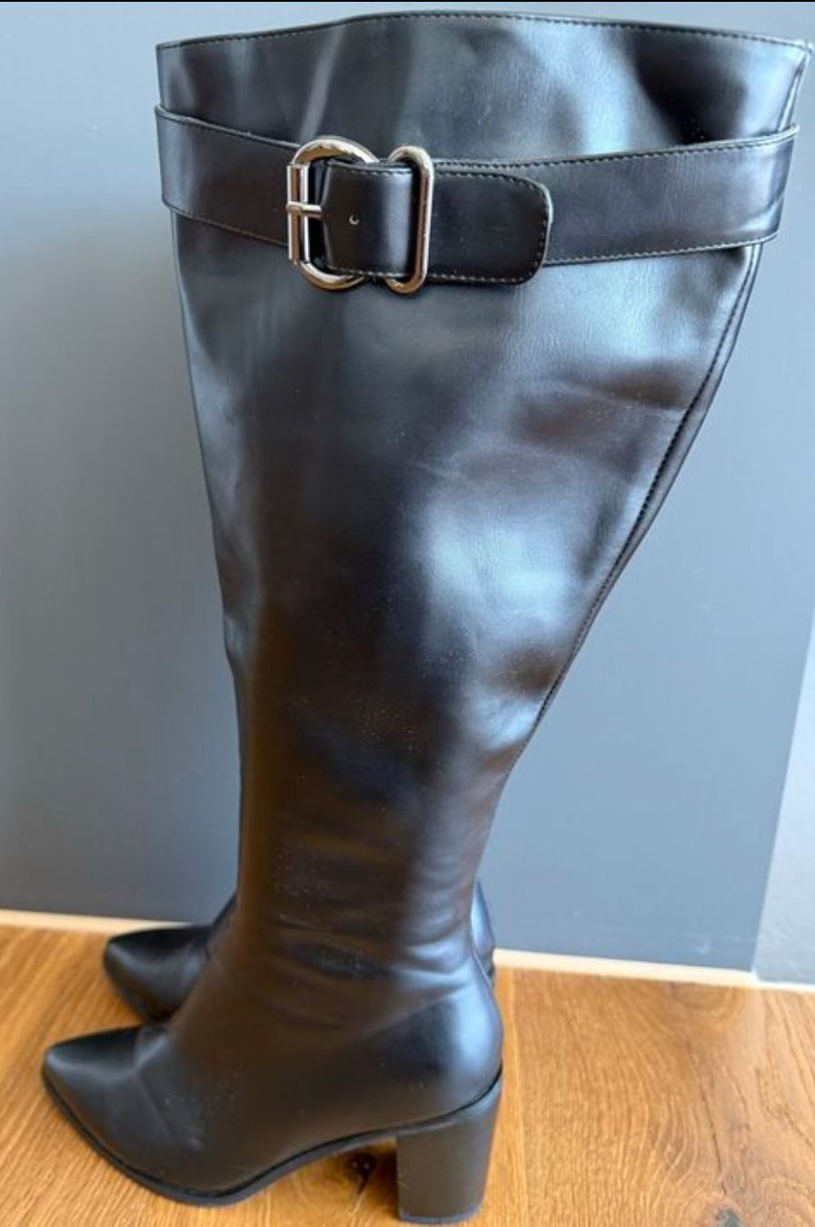 Scarpe da donna: Hoher Stiefel schwarz Grösse 41 – Usato da Bischofszell venduto da kro_ykt6 1