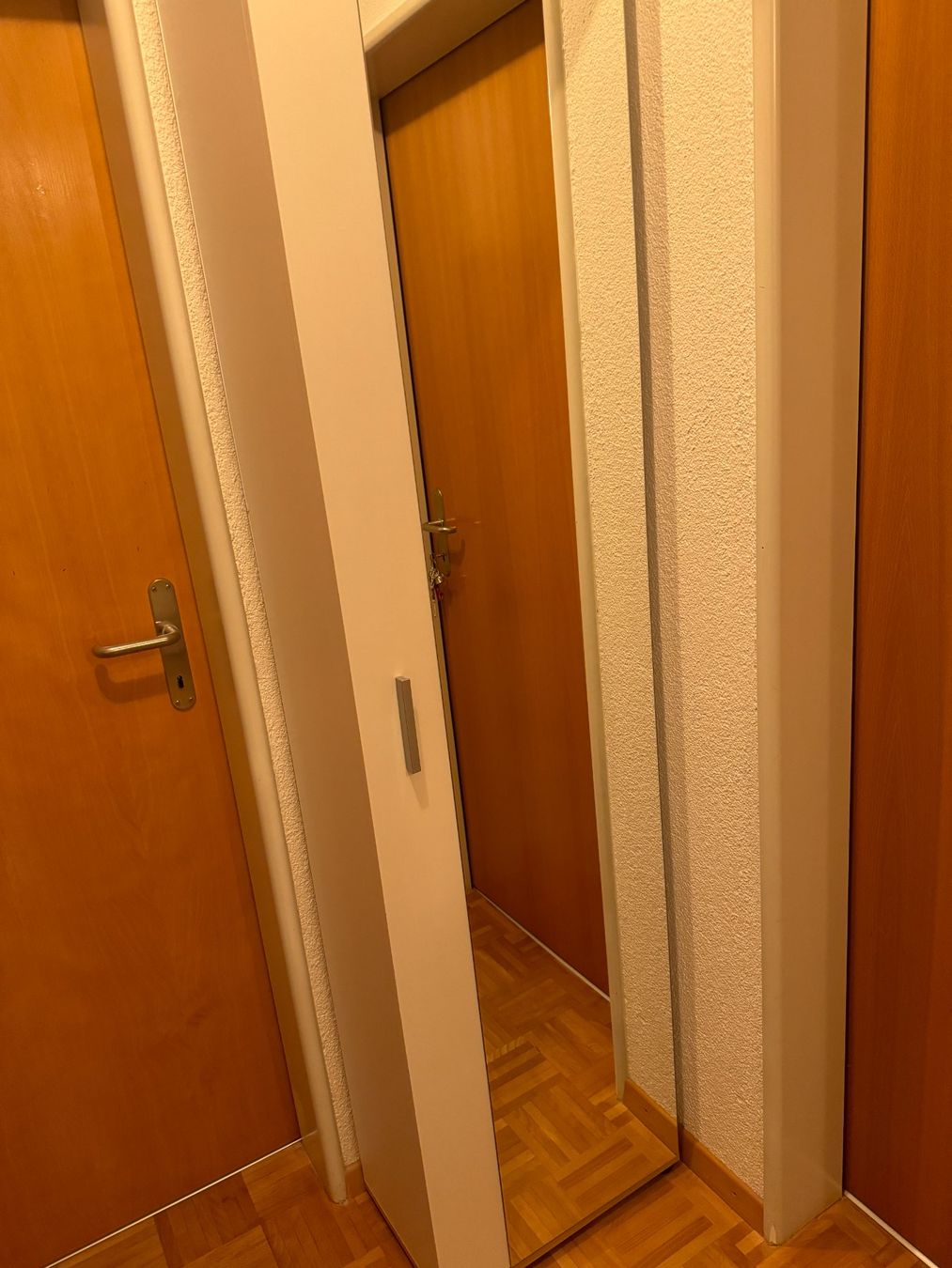 Guardaroba: Schöne gepflegte Garderobe – Usato da Wabern venduto da Westi_02 3