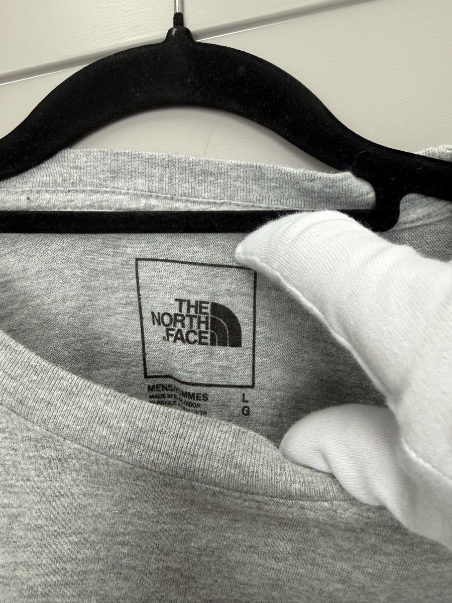 North Face T-Shirts: The North Face longsleeve – Gebraucht aus Lausanne von Unehistoiredesapes 1