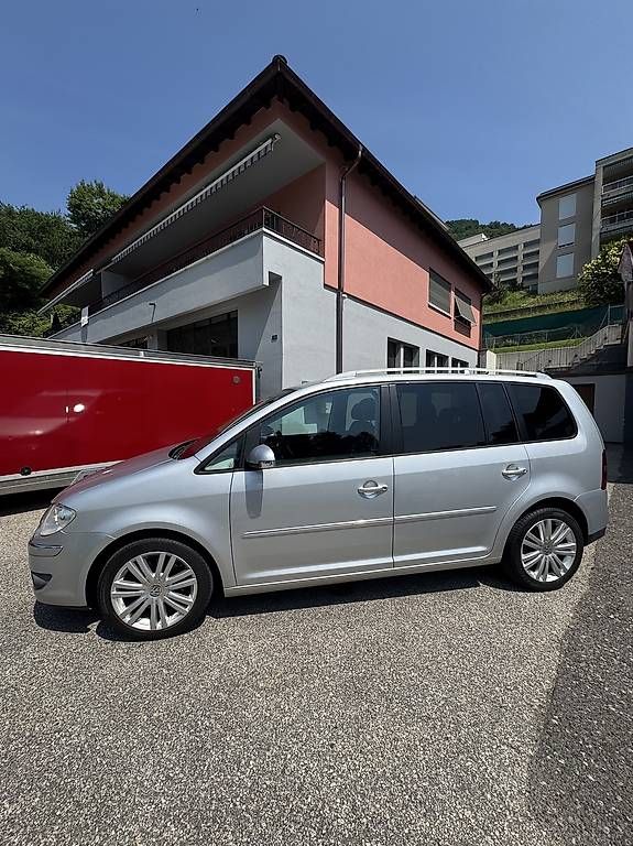 Autos: VW Touran Highline Automatica – D'occasion à Bosco Luganese par Olix2020 1