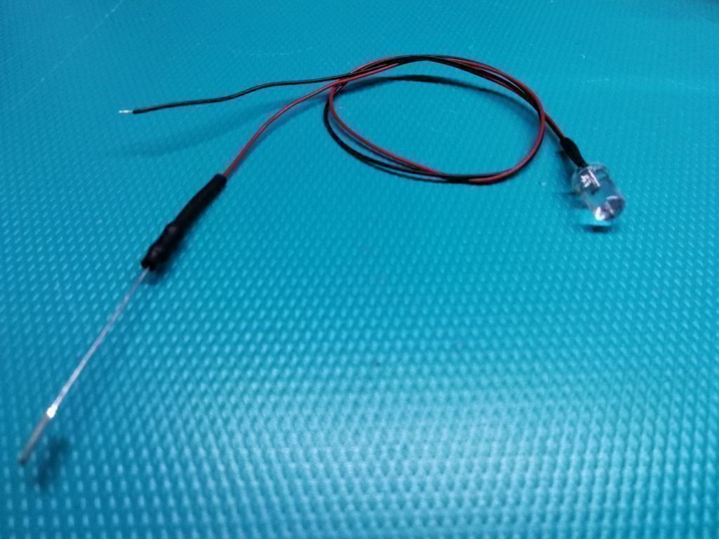 Componenti elettronici: LED 5mm verkabelt, 12V DC, UV – Nuovo (secondo la descrizione) da Luzern venduto da Salefactory 1