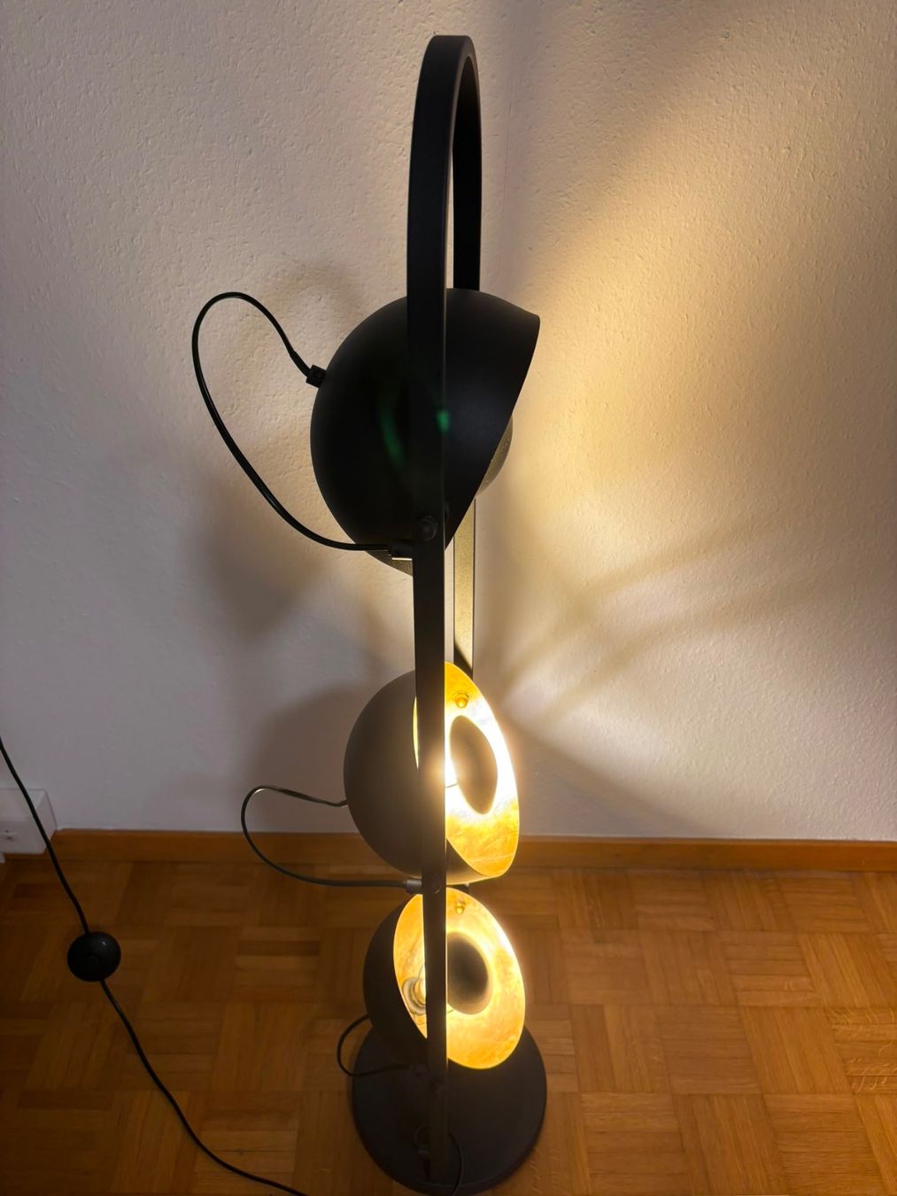 Pfister Lampade: Stehleuchte schwarz/gold mit LED Leuchtmittel – Usato da Basel venduto da sisbro 2