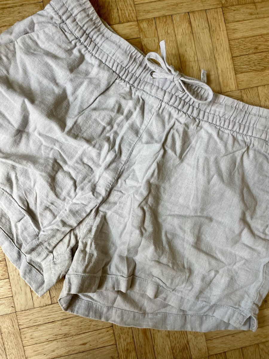 H&M Pantaloni: Leichte Shorts aus Leinen, Grösse 38, hellgrau/hellbeige – Usato da Zürich venduto da Carlajimena 1