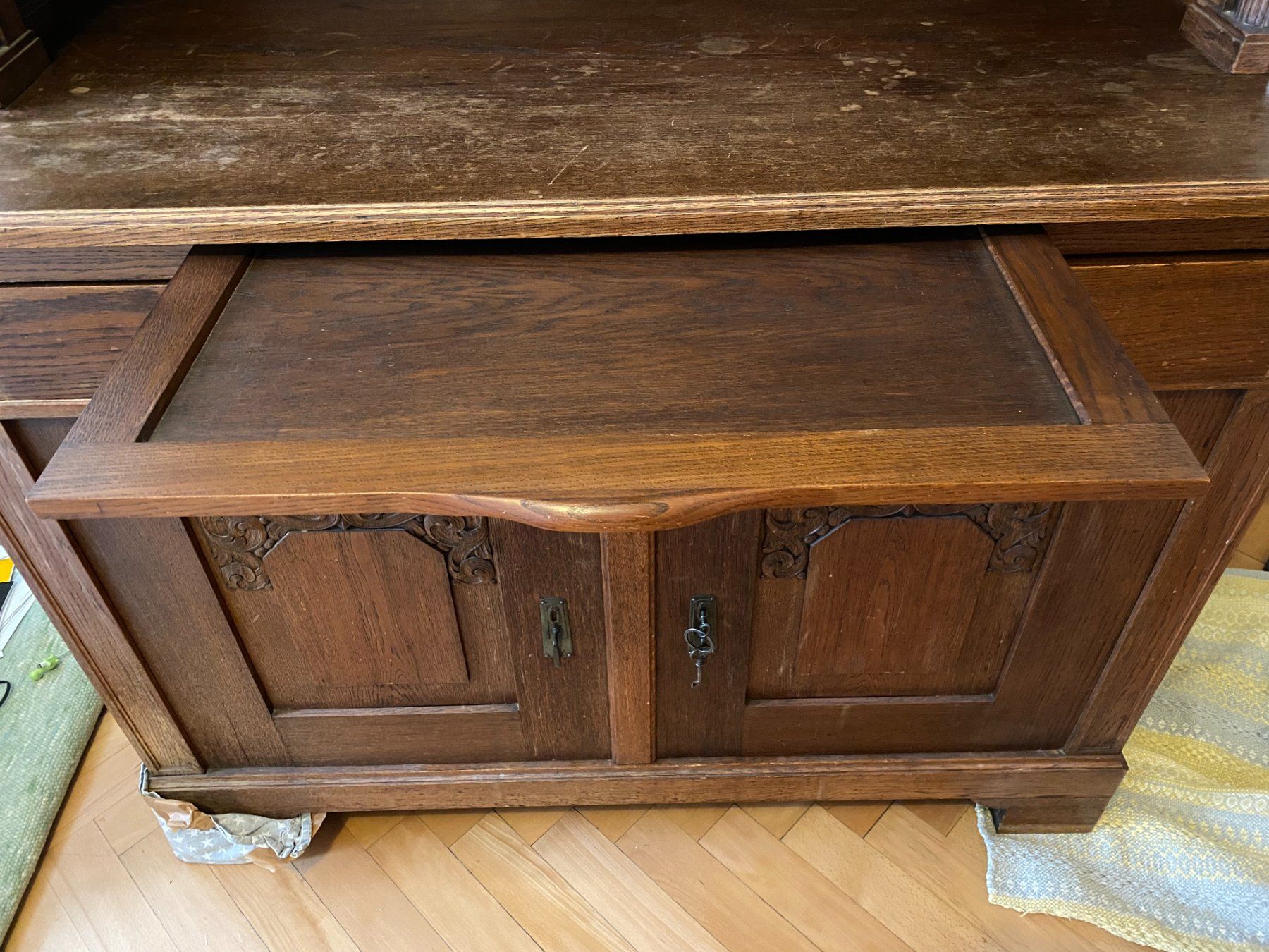 Credenze: Antikes Buffet aus massiver Eiche, Jugendstil – Usato da Basel venduto da Marroni89 2