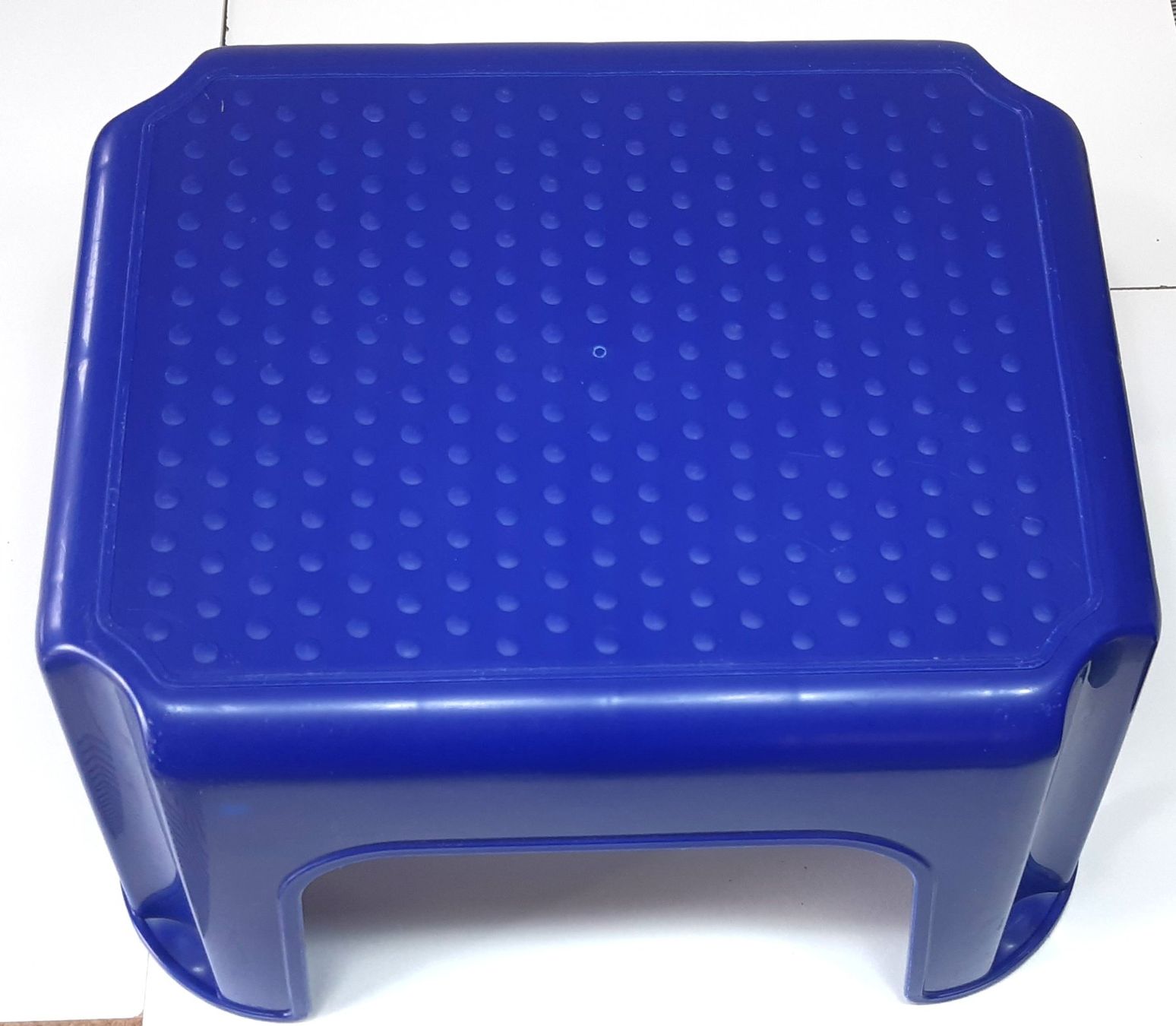 Scale: Tritthocker aus Kunststoff - Tabouret marchepied – Usato da Savagnier venduto da Marderuth 1