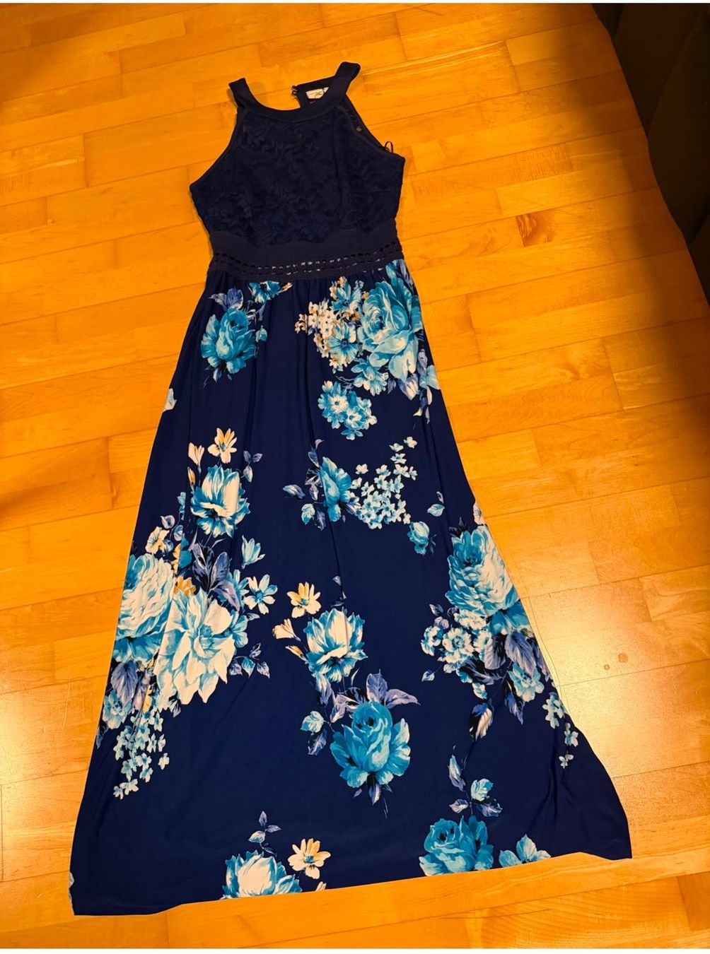 Vestiti: Langes Kleid mit Blumenmuster Dunkelblau Grösse 36 – Nuovo (secondo la descrizione) da Schwarzenbach SG venduto da benifrick