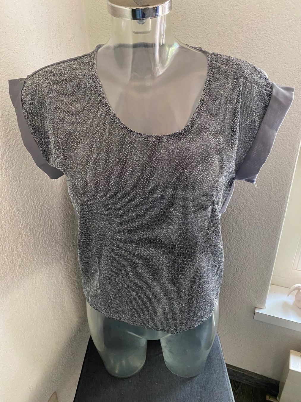 T-Shirts: Shirt silber grau Grösse M transparent – Gebraucht aus Allenwinden von Obalu