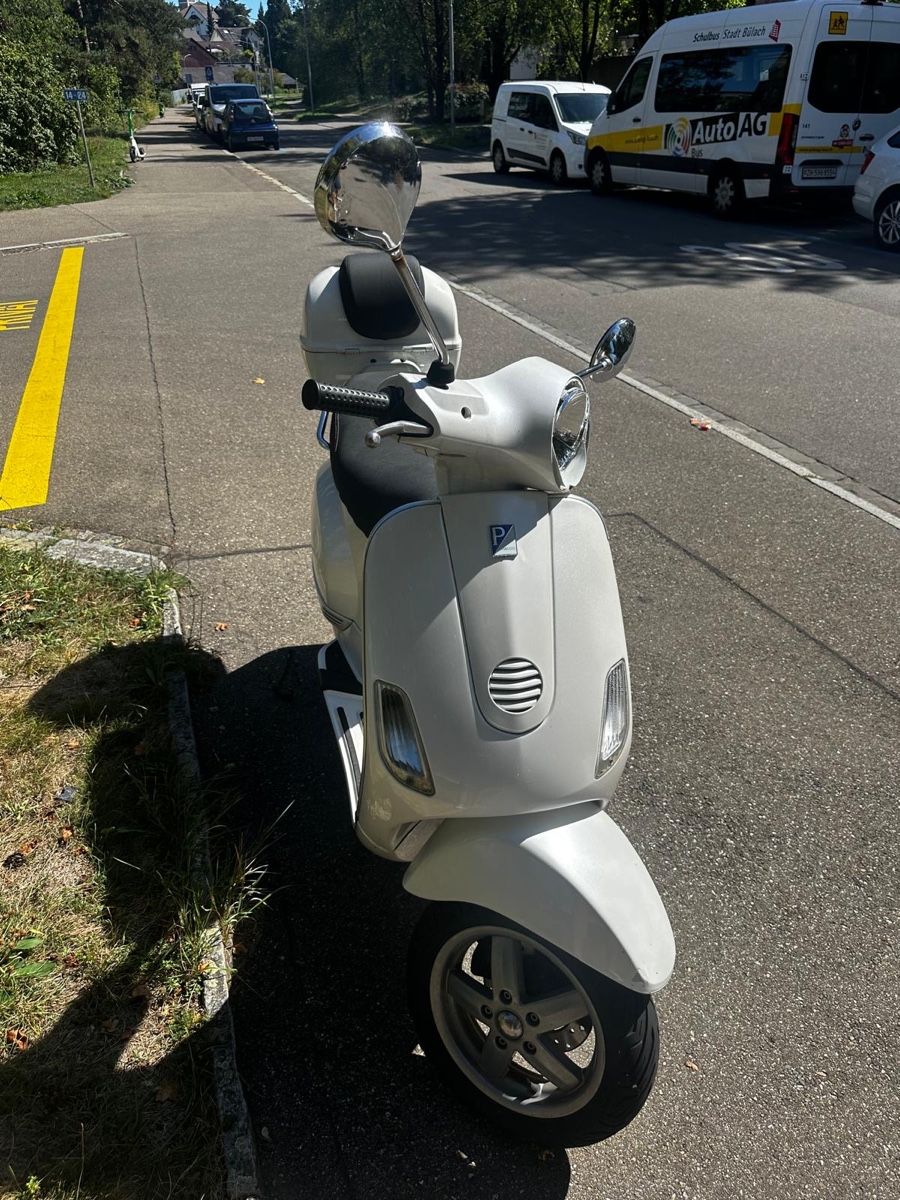 Piaggio Route: Roller Piaggo LX 125 – Défectueux à Zürich par kar_ytx2