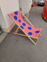 Sommer-Liegestuhl mit coolen Punkten, Holzgestell