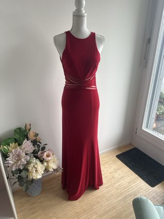 Neues rotes Abendkleid von Luxuar Limited, Grösse 36