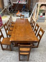 Table en chêne massif avec ses 12 chaises
