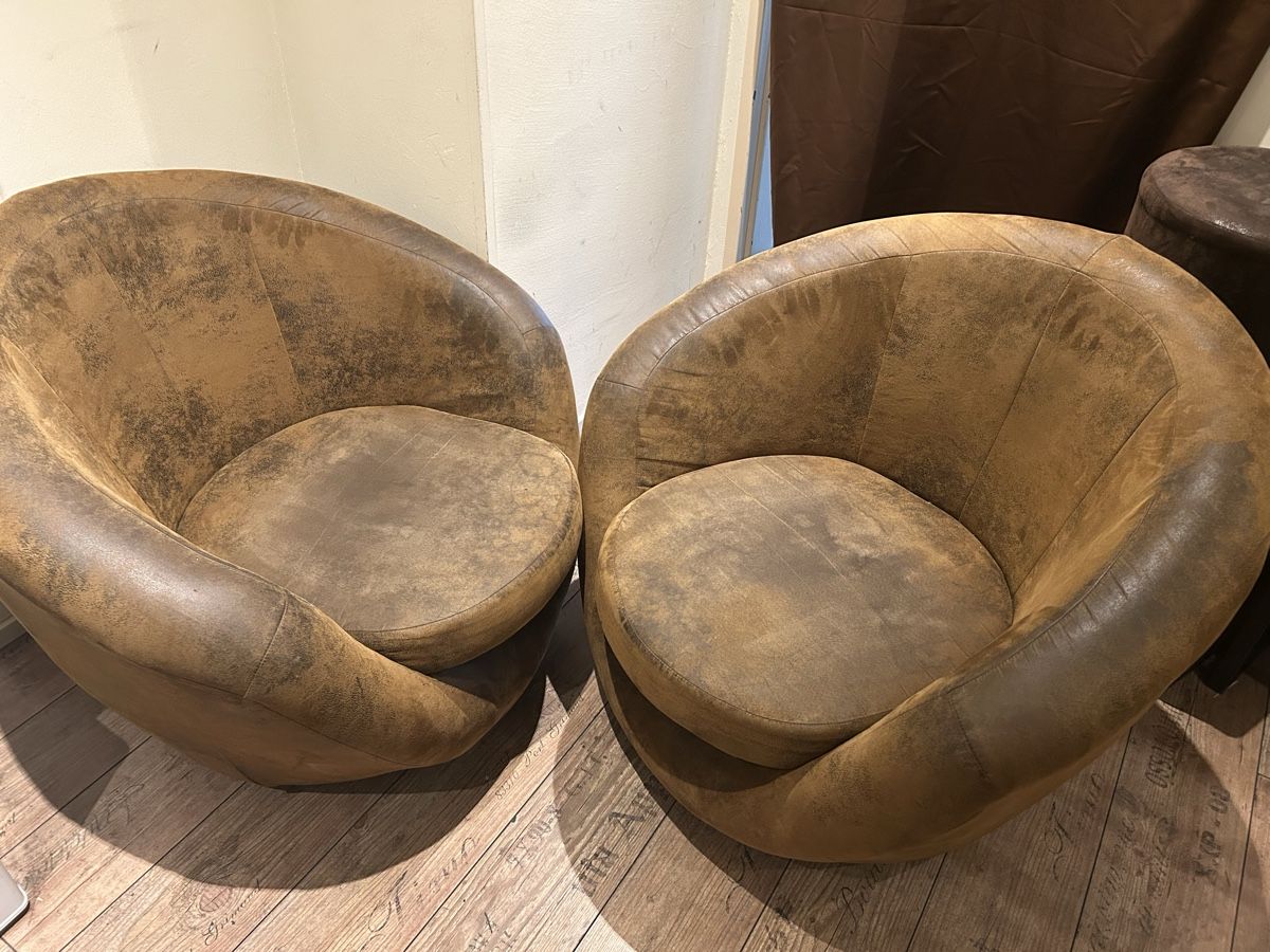 Divani: Chestelfield Sofa und zwei Sessel – Usato da Wald ZH venduto da cor_v5gs 5