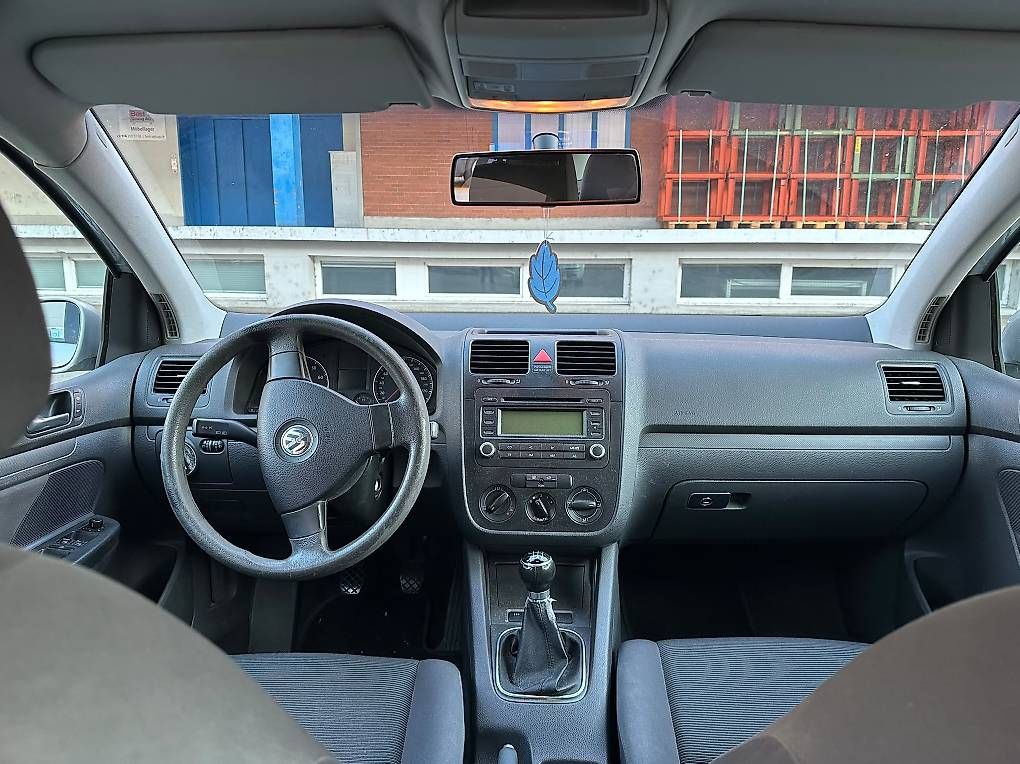 VW Automobili: Golf 5 1.6 Benzin – Usato da Dietikon venduto da Abi..