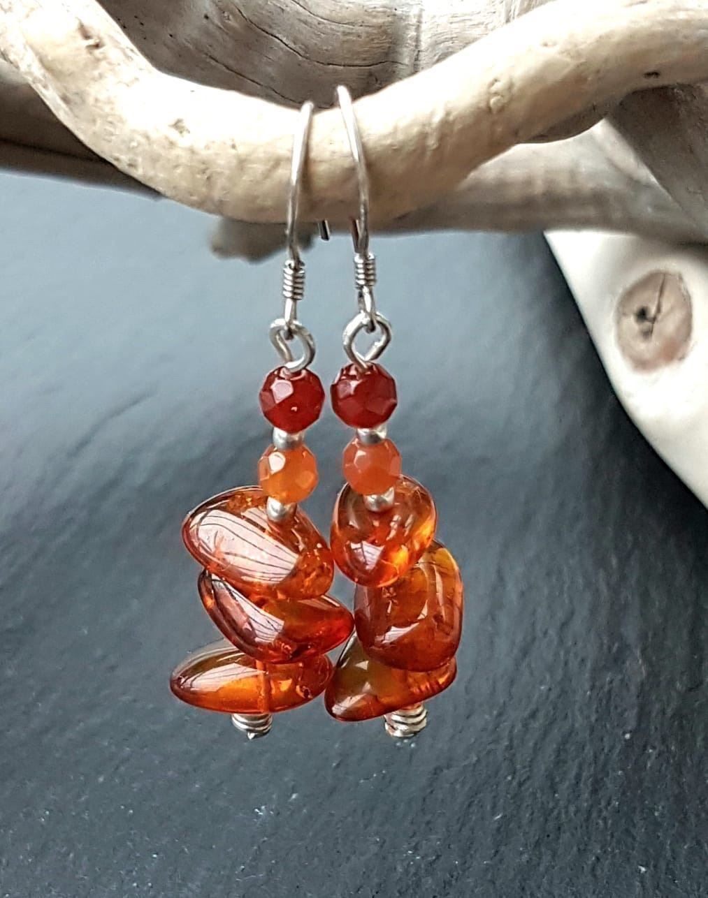 Orecchini pendenti & Orecchini a lobo: Boucles d'oreilles ambre et agates – Nuovo e nell'imballaggio originale da Veyrier venduto da Leilazizou
