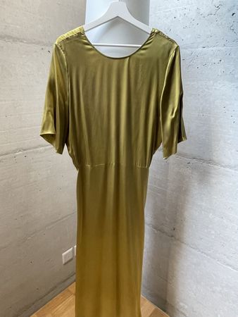 Kleid COS Seide olivgrün Grösse 40 guter Zustand