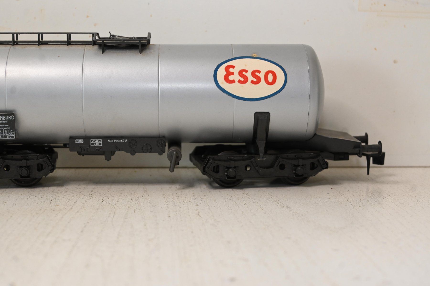 Rivarossi Modellini di ferrovie: Kesselwagen Esso Rivarossi Spur 0 ohne OVP – Usato da Laupen ZH venduto da Zmoewe 2
