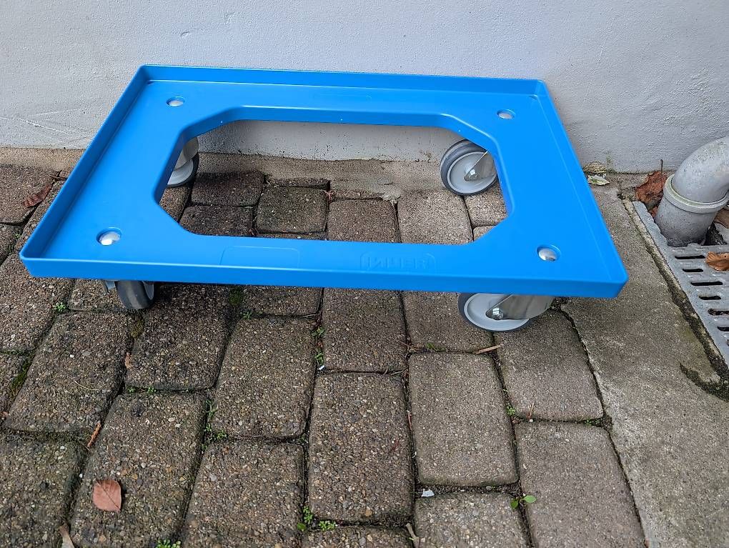 Behälter & Ähnliches: Rollbrett blau 4 Rollen guter Zustand – Gebraucht aus Gockhausen von Girsberger 1