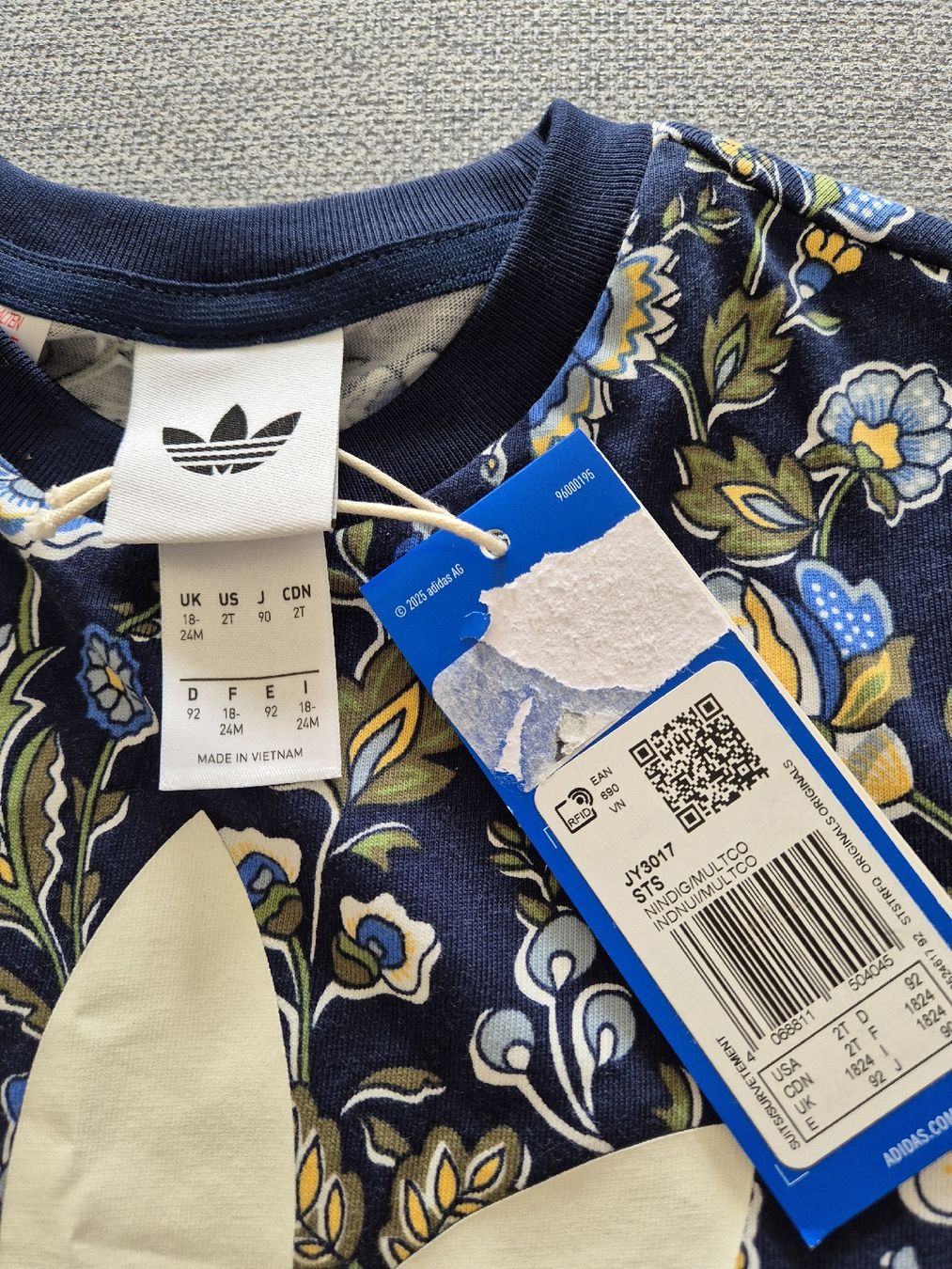 Adidas Ensembles coordonnés: NEW Adidas set Kinder Gr.92 – Neuf avec emballage d'origine à Basel par Elena_02 1