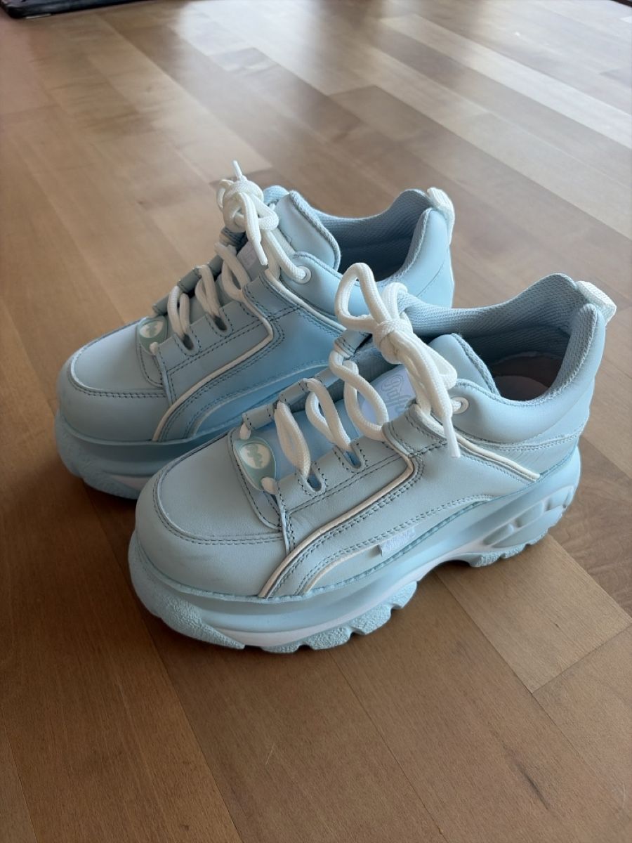 Buffalo Chaussures femmes: Buffalo Classic Low Leather blau Gr.36 – Neuf (Voir description) à Zürich par qwertzZH