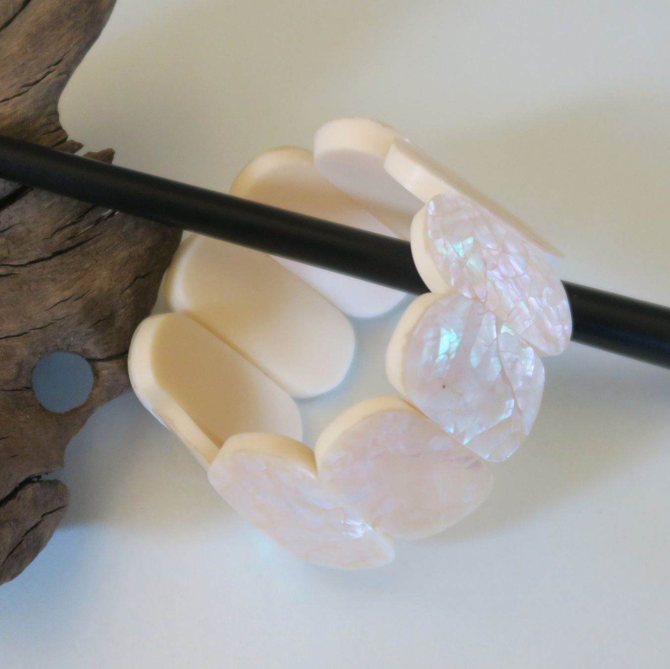 Bracciali & Braccialetti: Armband Perlmutt auf Kunststoff – Usato da Brittnau venduto da marlenestone